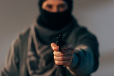Террорист с пистолетом фото