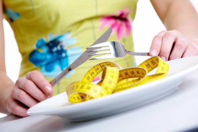 Какие ошибки во время завтрака способствуют накоплению жира на животе