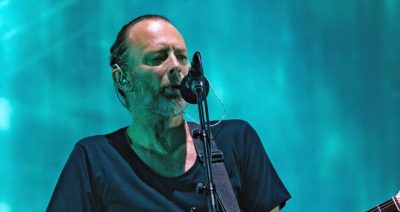 Фронтмен Radiohead Том Йорк внезапно покинул сцену из-за антиизраильского протестующего — видео конфронтации