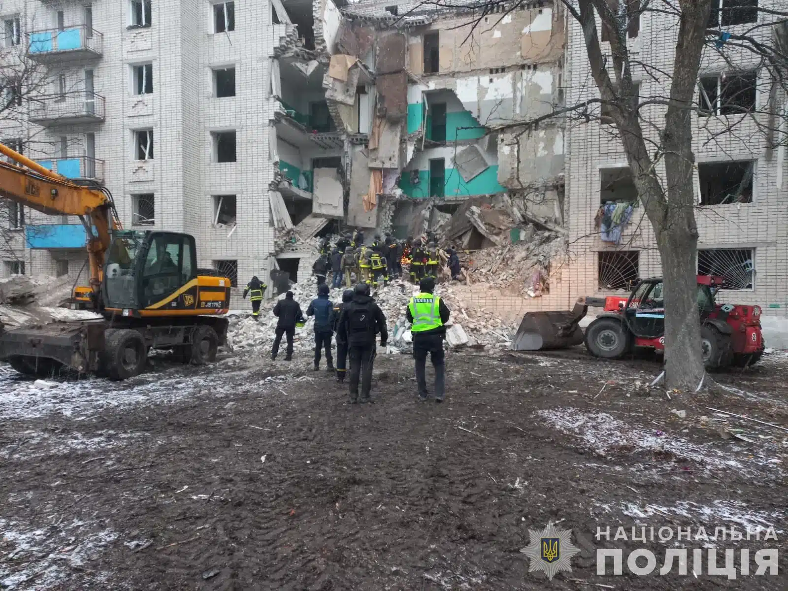 Рф нанесла смертельный удар по общежитию в Сумской области — жуткие кадры 07.05.2025
