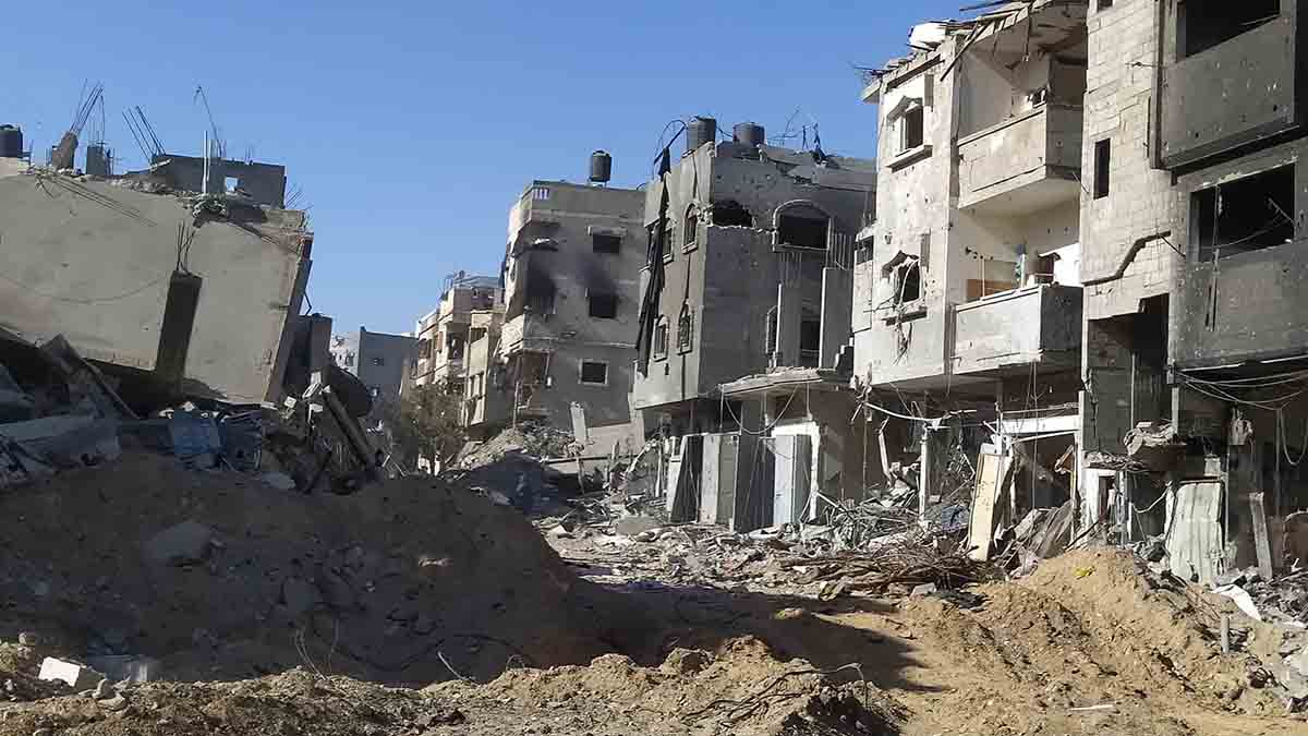 Разрушенная больница в Газе фото