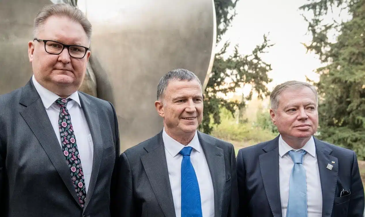 Открытие памятника жертвам Голодомора в Украине фото