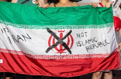 Протесты против режима аятолл в Иране фото