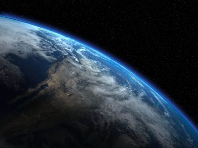Мощная магнитная буря накроет Землю — что важно знать