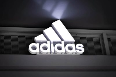 Логотип бренда Adidas фото